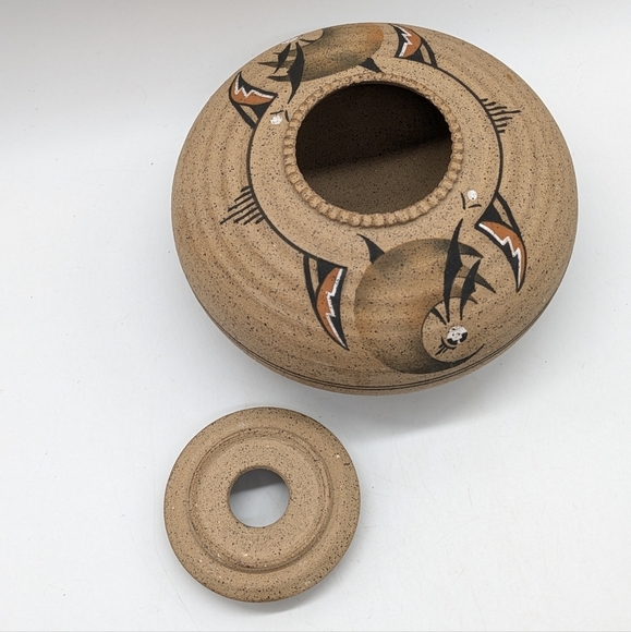 Native Southwestern Tan Brown Clay Earthenware Vessel - Picture 7 of 9